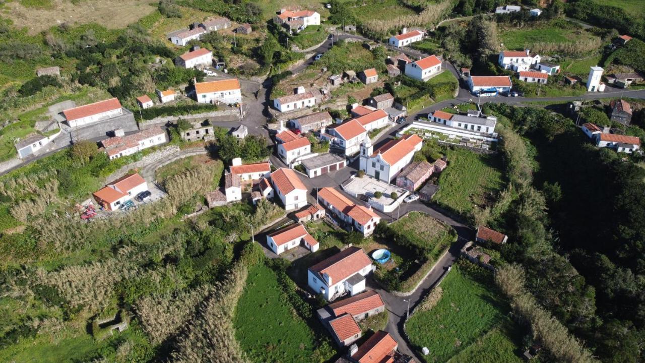 Alojamento Local M&I Lajes das Flores Екстериор снимка